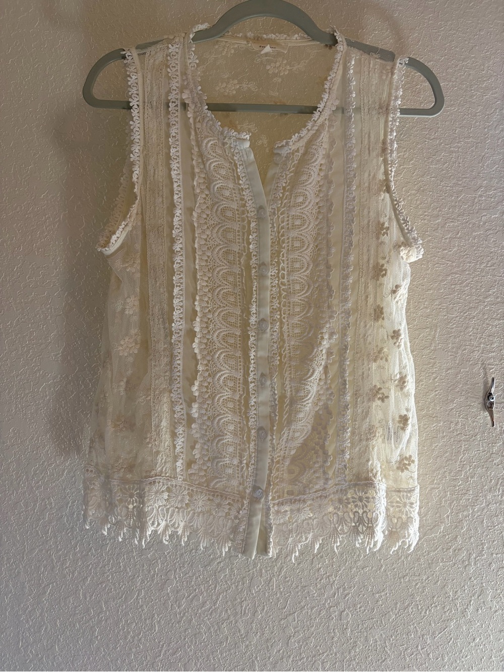 Freeway Cream Lace-Trim Sleeveless Top